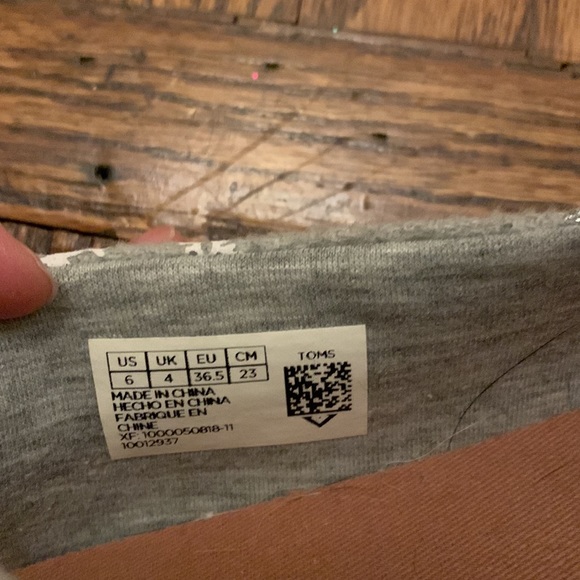 TOMS snowflake print size 6 shoes - Picture 3 of 3